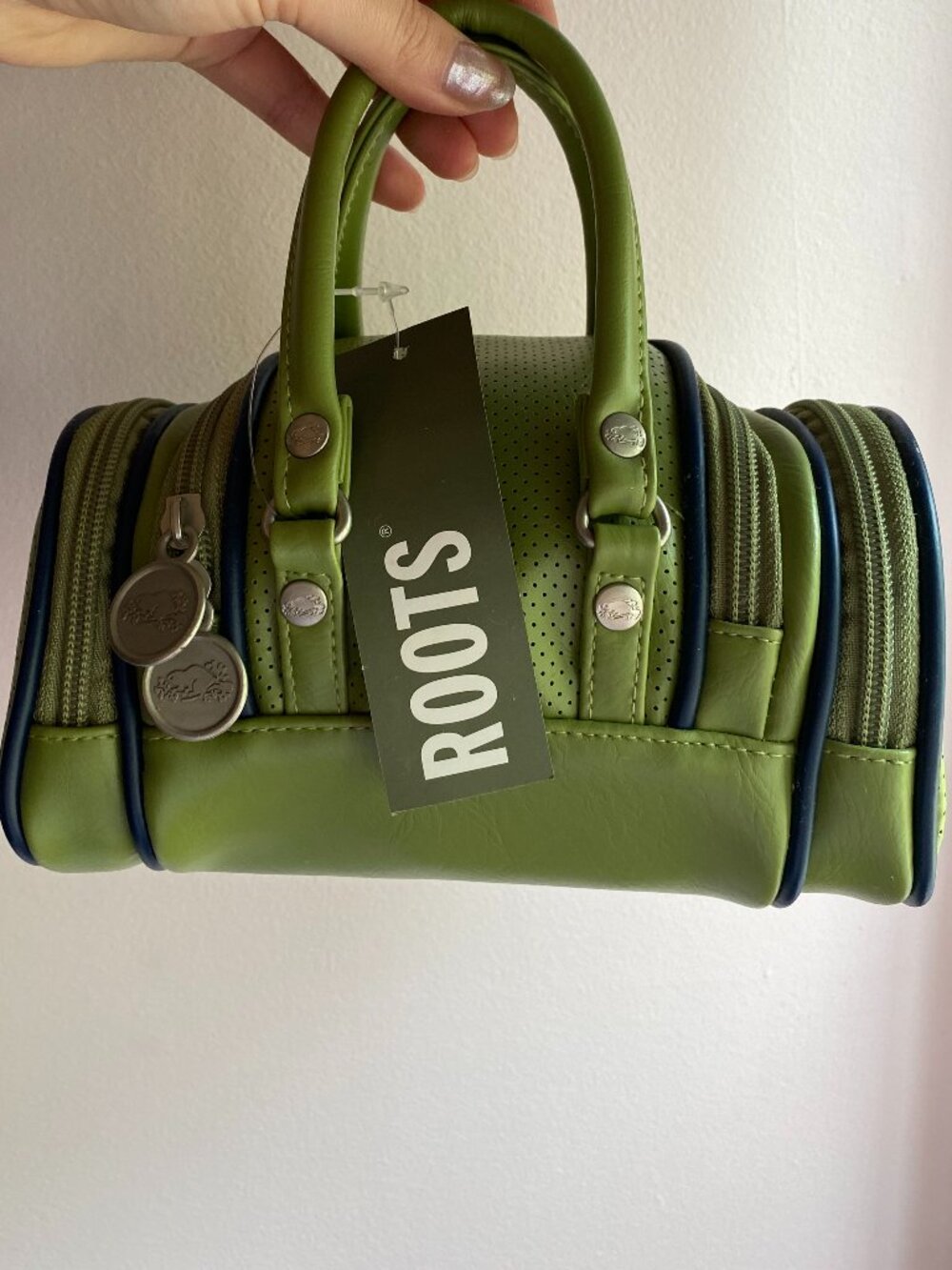 Roots - vintage mini duffle bag NWT - Picture 3 of 9